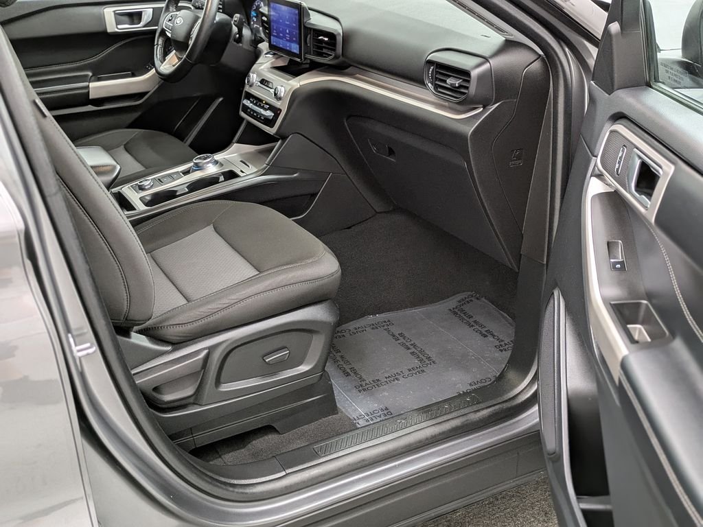 Used 2023 Gray Ford XLT image 27