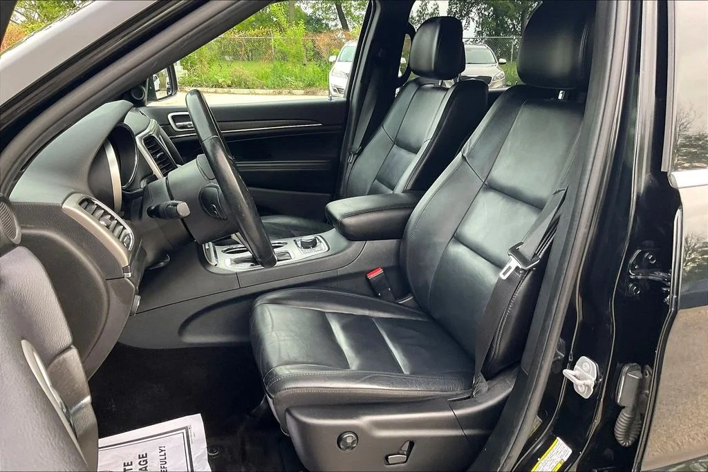 Used 2018 Black Jeep Limited image 24