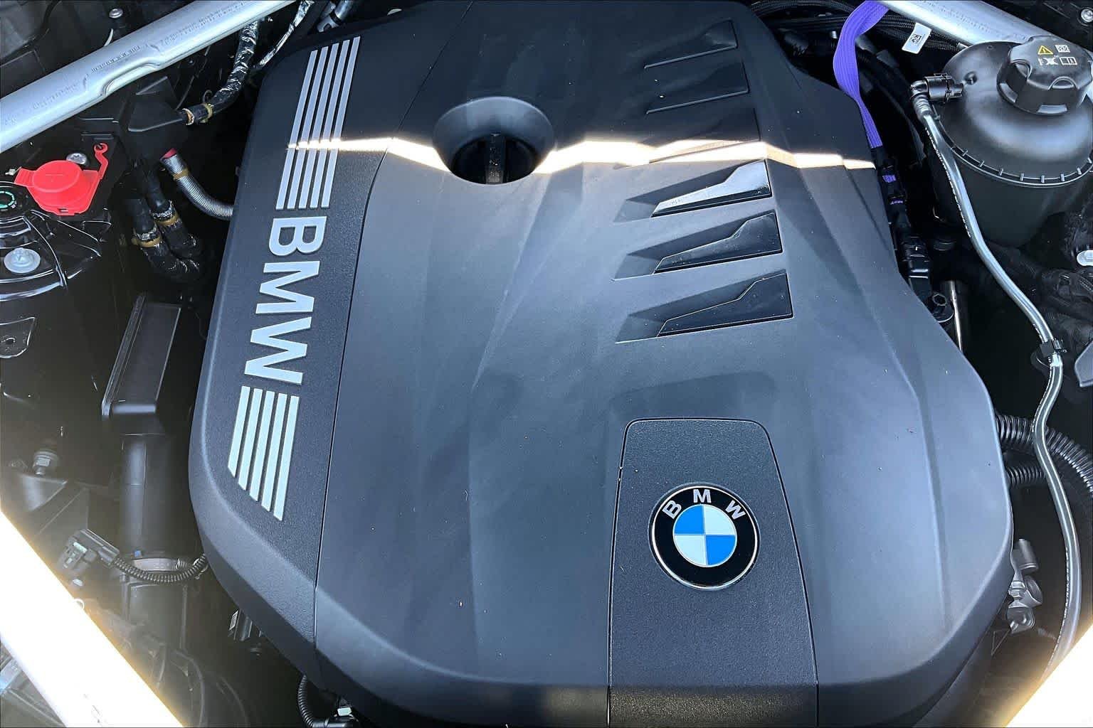 Used 2026 Black Sapphire Metallic BMW sDrive40i image 31