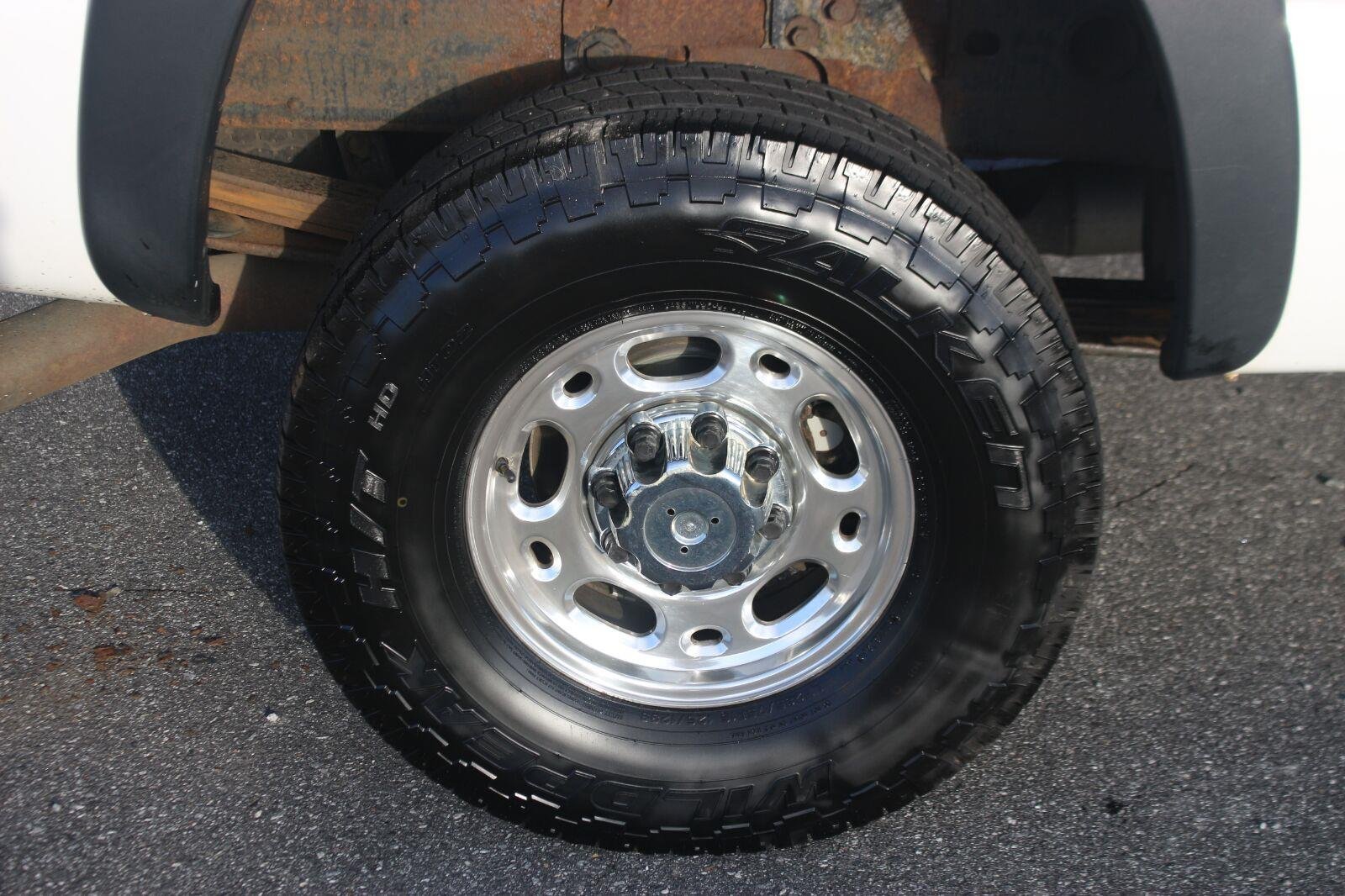 Used 2007 Summit White Chevrolet Work Truck image 28