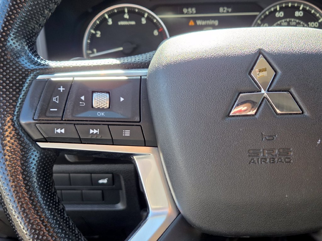 Used 2022  Mitsubishi  image 25