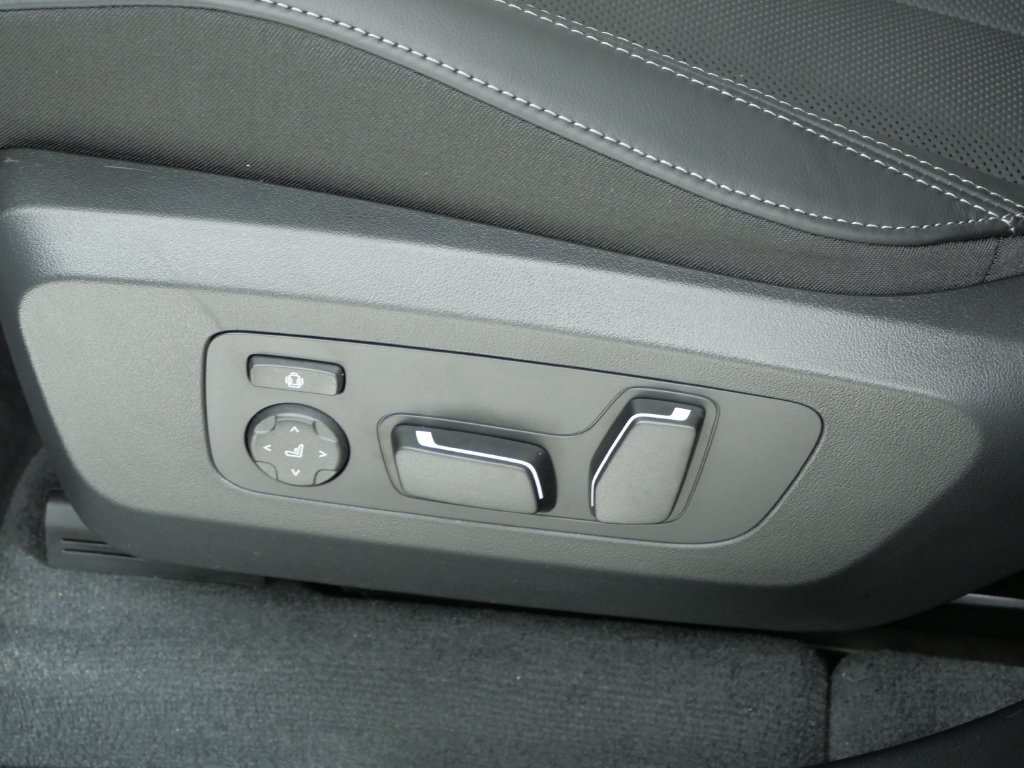 Used 2026 Gray BMW M50 xDrive image 40