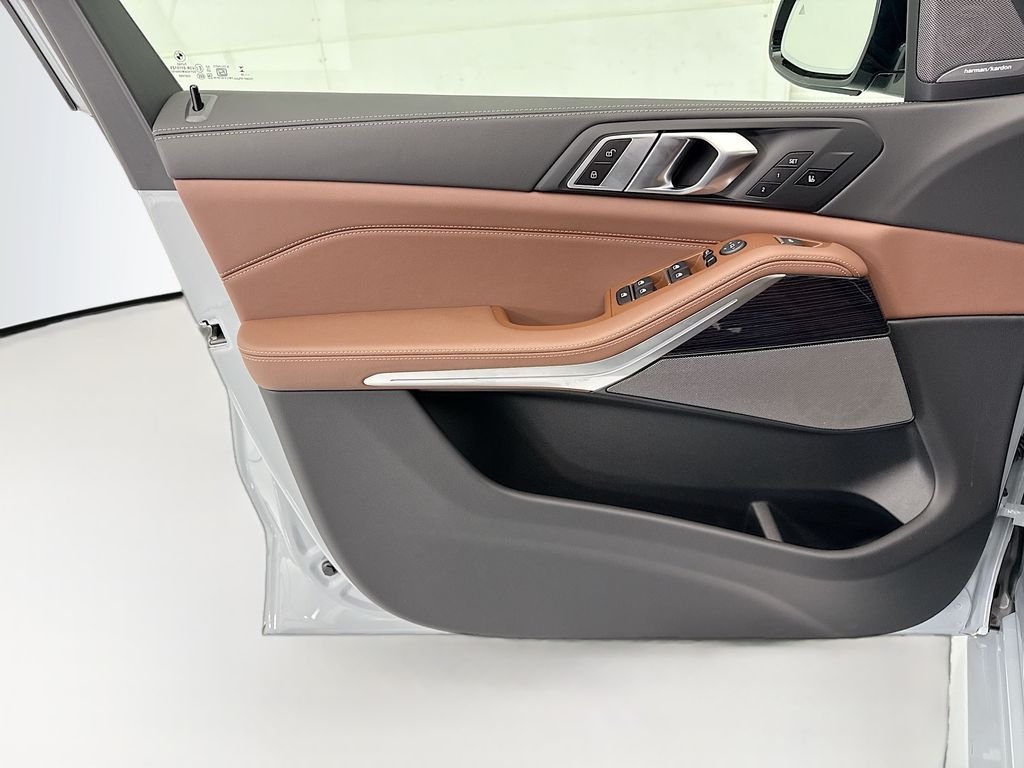 New 2026 Gray Metallic BMW xDrive40i image 23
