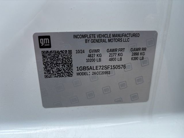 New 2025 Summit White Chevrolet WT image 17