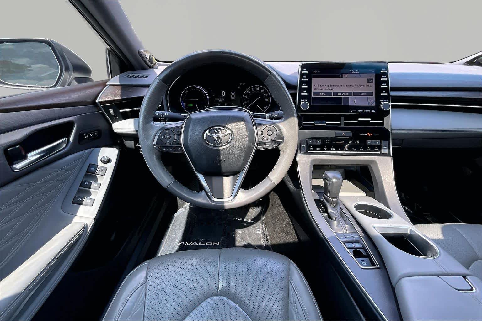 Used 2020 Wind Chill Pearl Toyota Hybrid Limited image 11