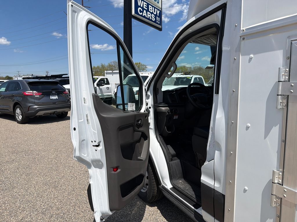 New 2026 Oxford White Ford Cutaway image 12