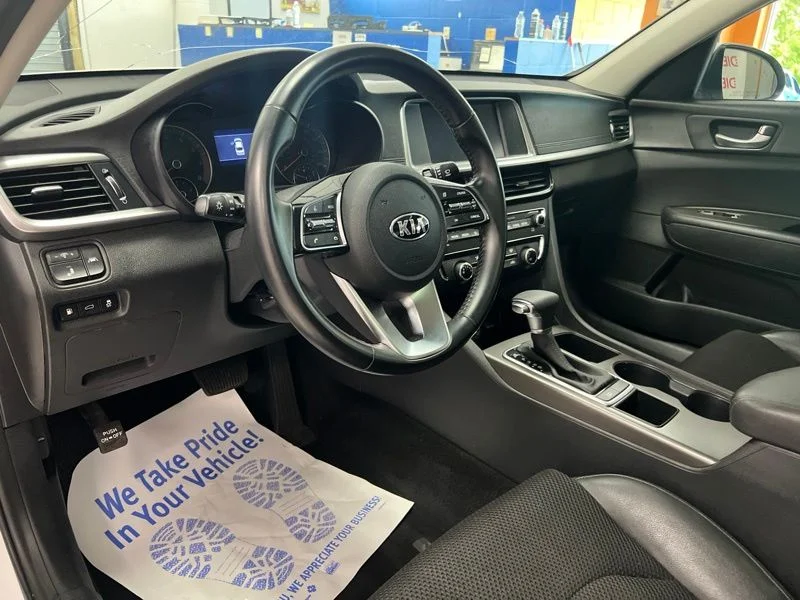 Used 2020 White Kia S image 19