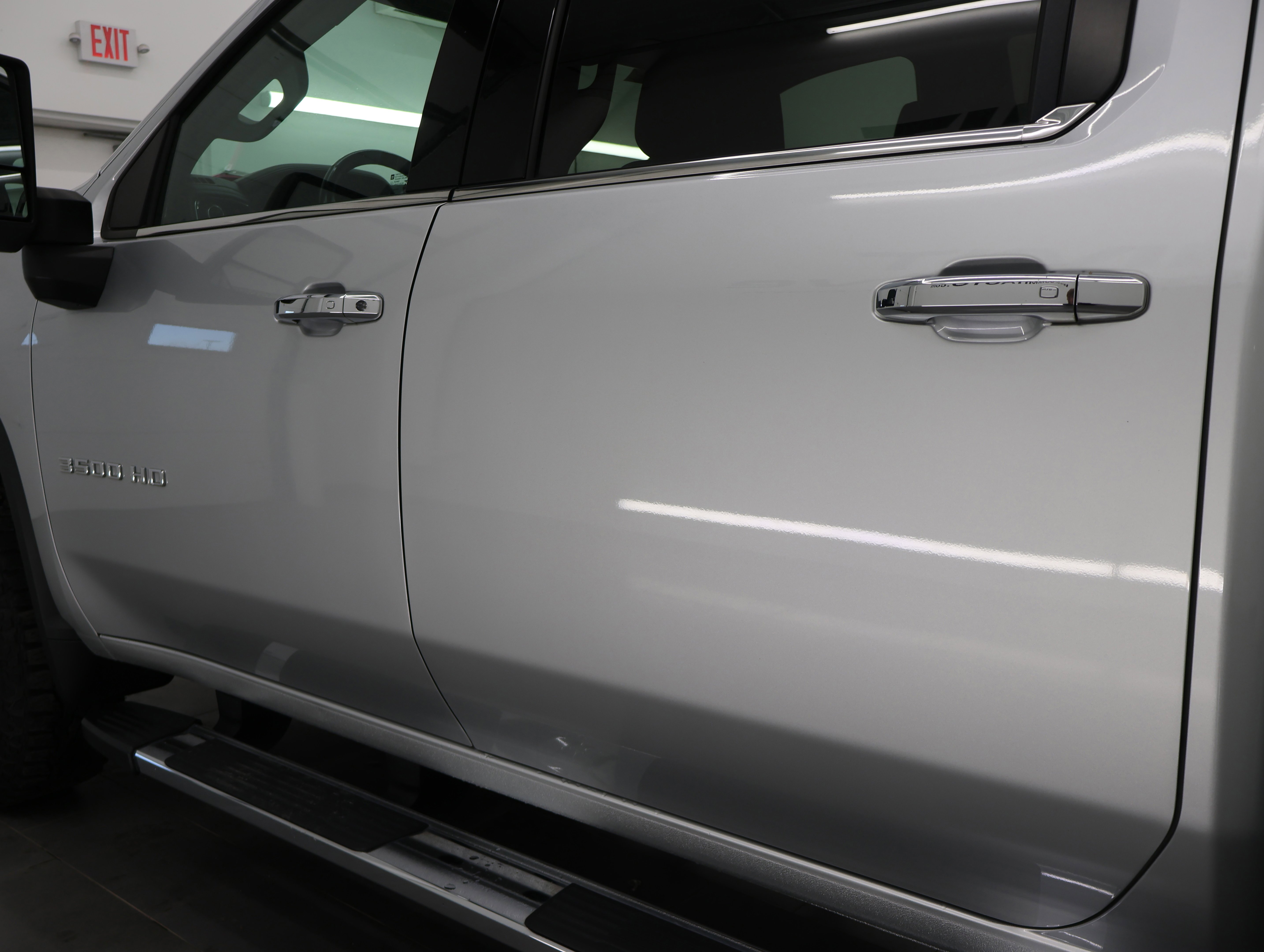 Used 2020 Silver Ice Metallic Chevrolet LTZ: CREW-SHORT-LTZ-Z71-DIESEL-4WD-NAV-HEAT/COOL SEATS-1 OWNER image 36