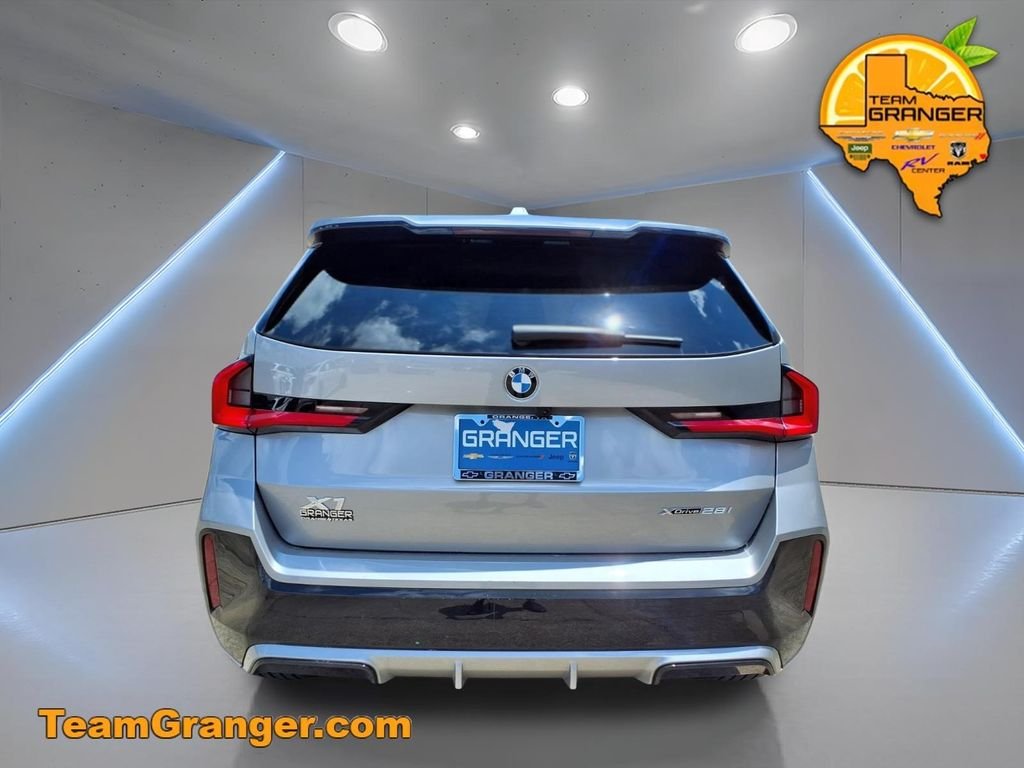 Used 2023 Silver BMW xDrive28i image 8