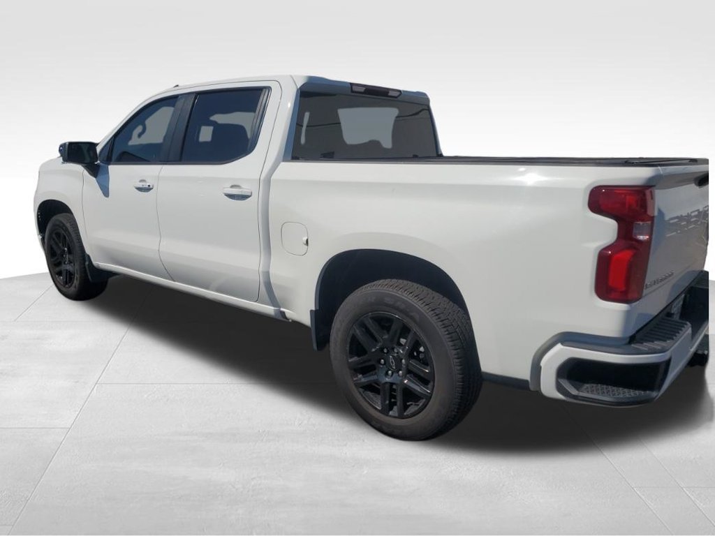 Used 2022 White Chevrolet RST image 3