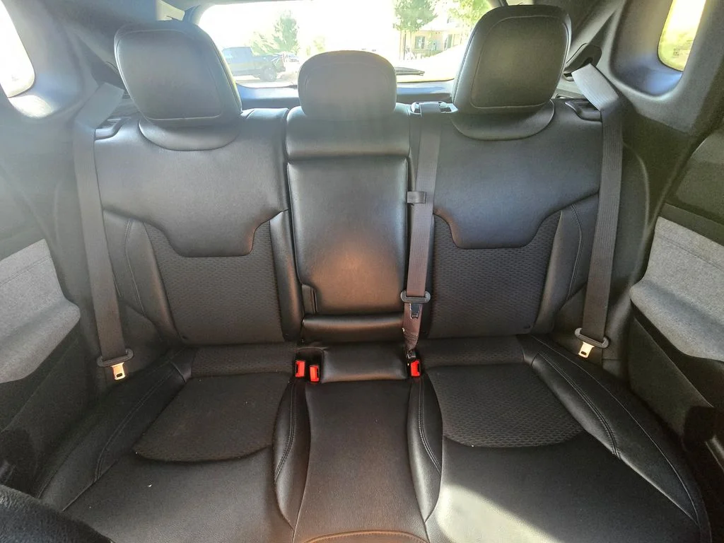Used 2024 White Jeep Latitude image 11
