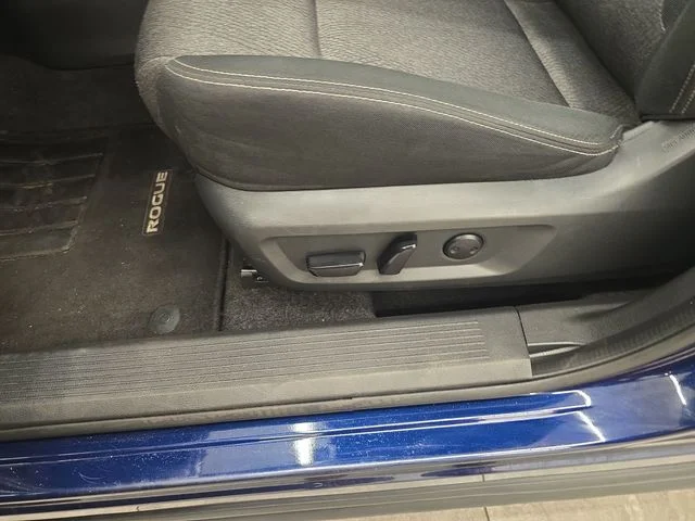 Used 2025 Deep Ocean Blue Nissan SV image 33