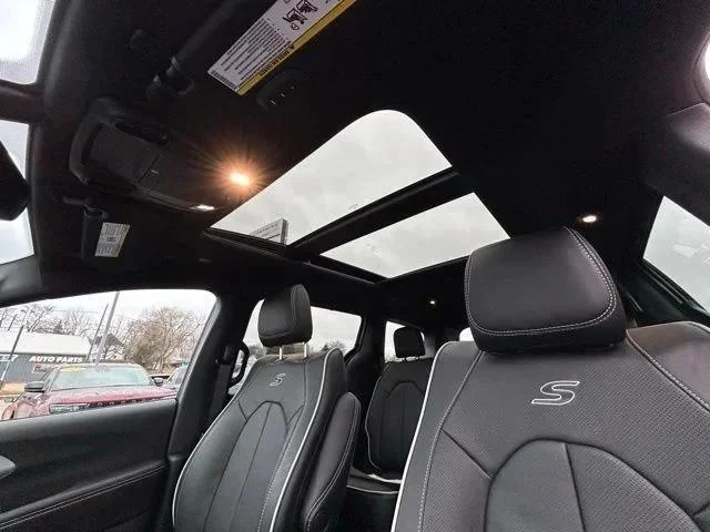 2026 Chrysler Pacifica Limited - Photo 35