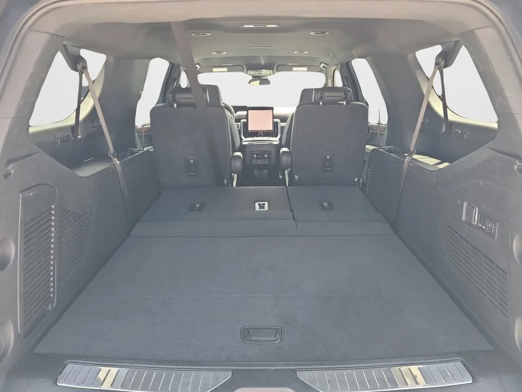 2025 GMC Yukon XL Denali - Photo 9