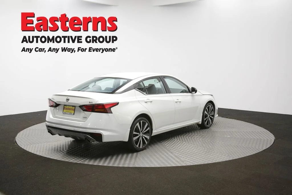 Used 2022 White Nissan 2.5 SR image 36