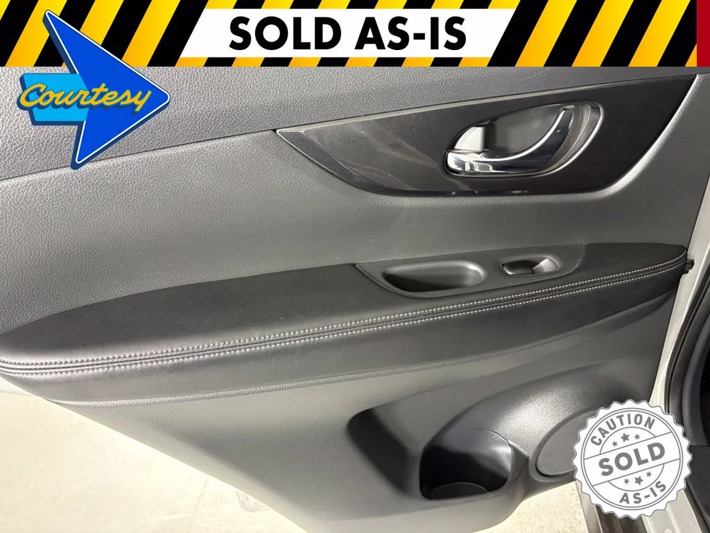 Used 2017 Silver Nissan S image 27