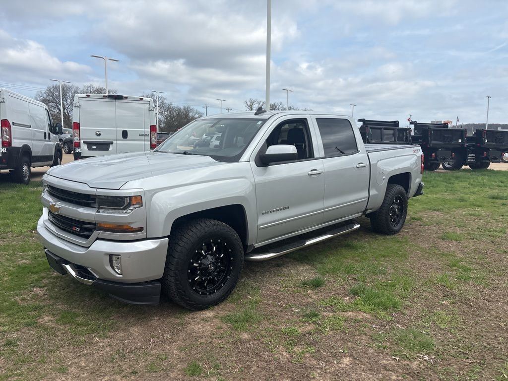 Used 2016 Chevrolet Silverado 1500 LT with VIN 3GCUKREC8GG205445 for sale in North Pekin, IL