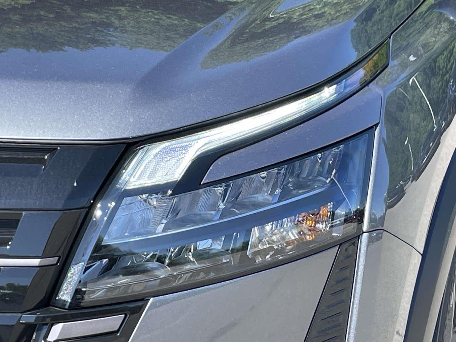 New 2026 Gun Metallic Nissan Platinum image 13