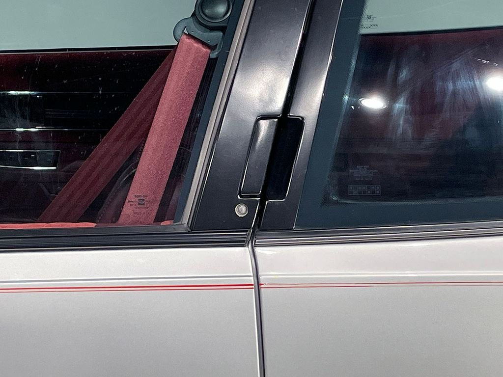 Used 1991  Buick Custom image 13