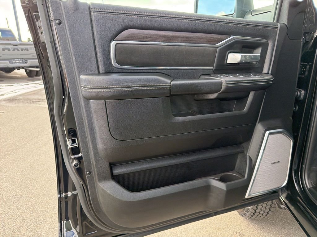 2026 RAM 3500 Chassis Big Horn - Photo 14
