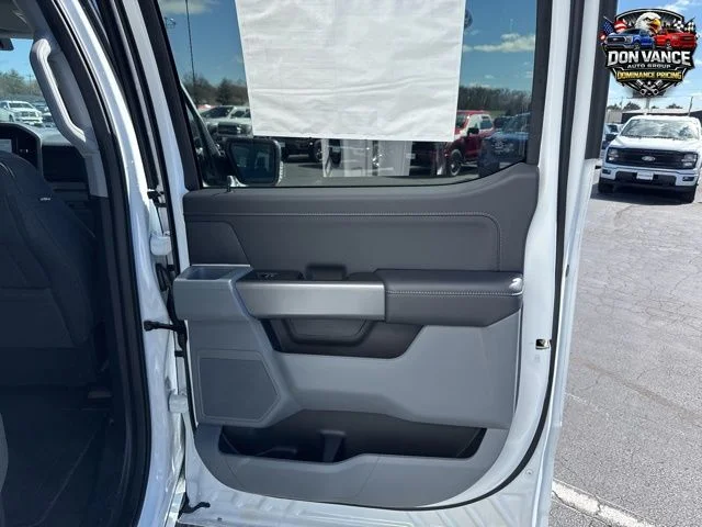 New 2025 Oxford White Ford XLT image 32