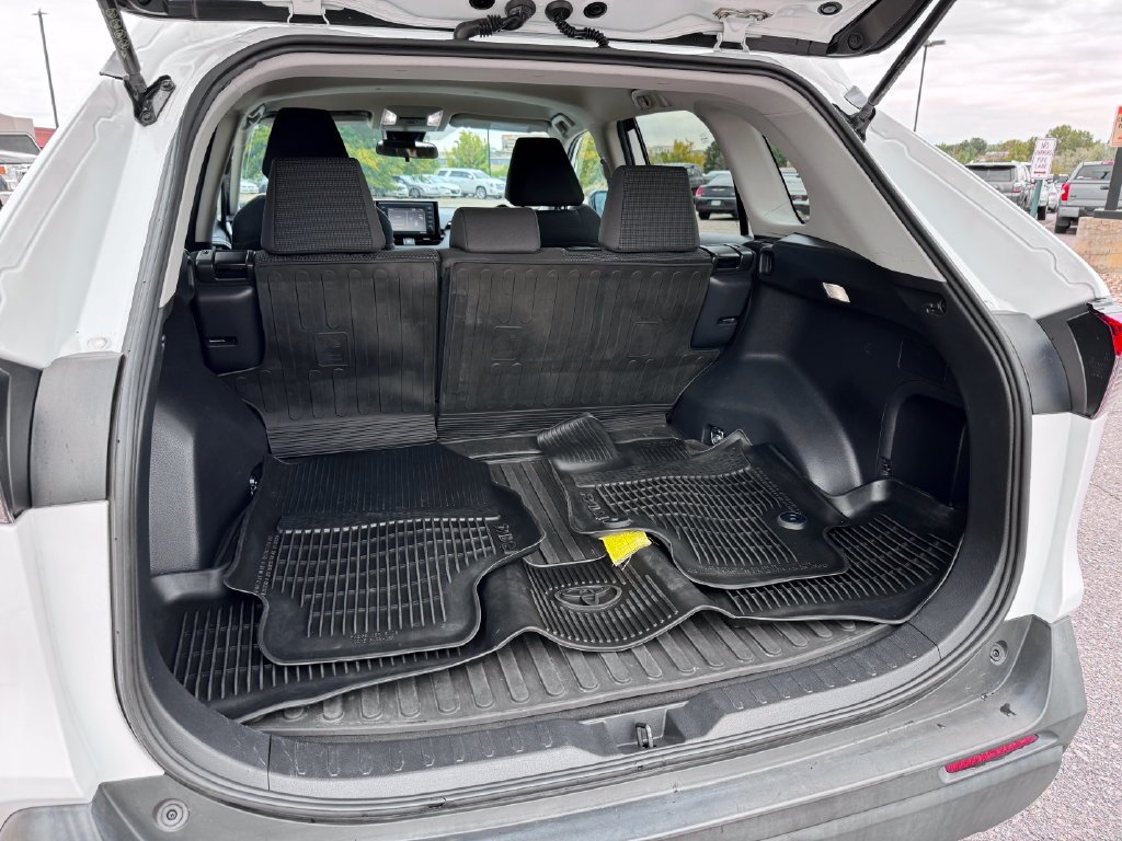 Used 2022 White Toyota LE image 14