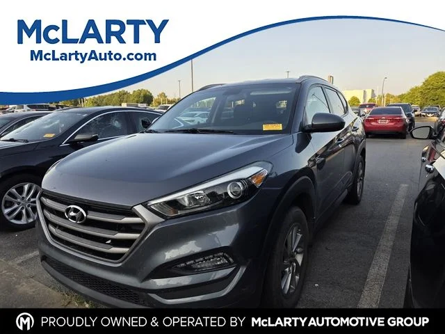 Used 2016 Gray Hyundai SE image 1