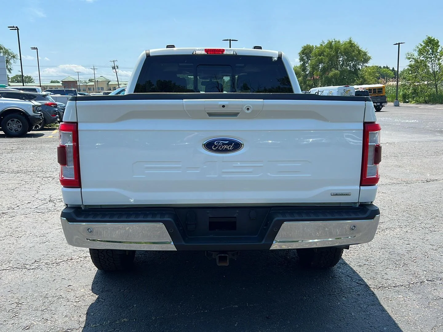 Used 2022 Star White Metallic Tri-Coat Ford LARIAT image 22