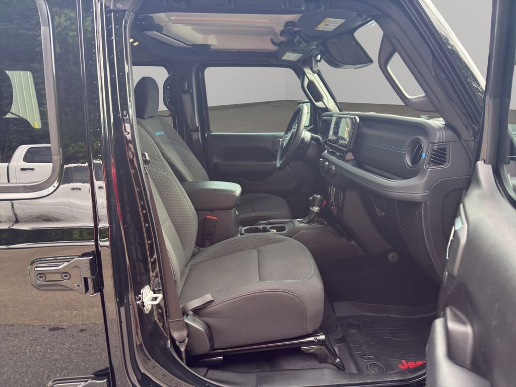 Used 2025 Black Clearcoat Jeep Rubicon image 17