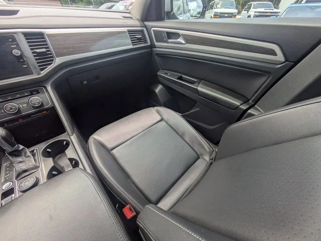 Certified Used 2019 Silver Volkswagen 3.6L V6 SE image 17