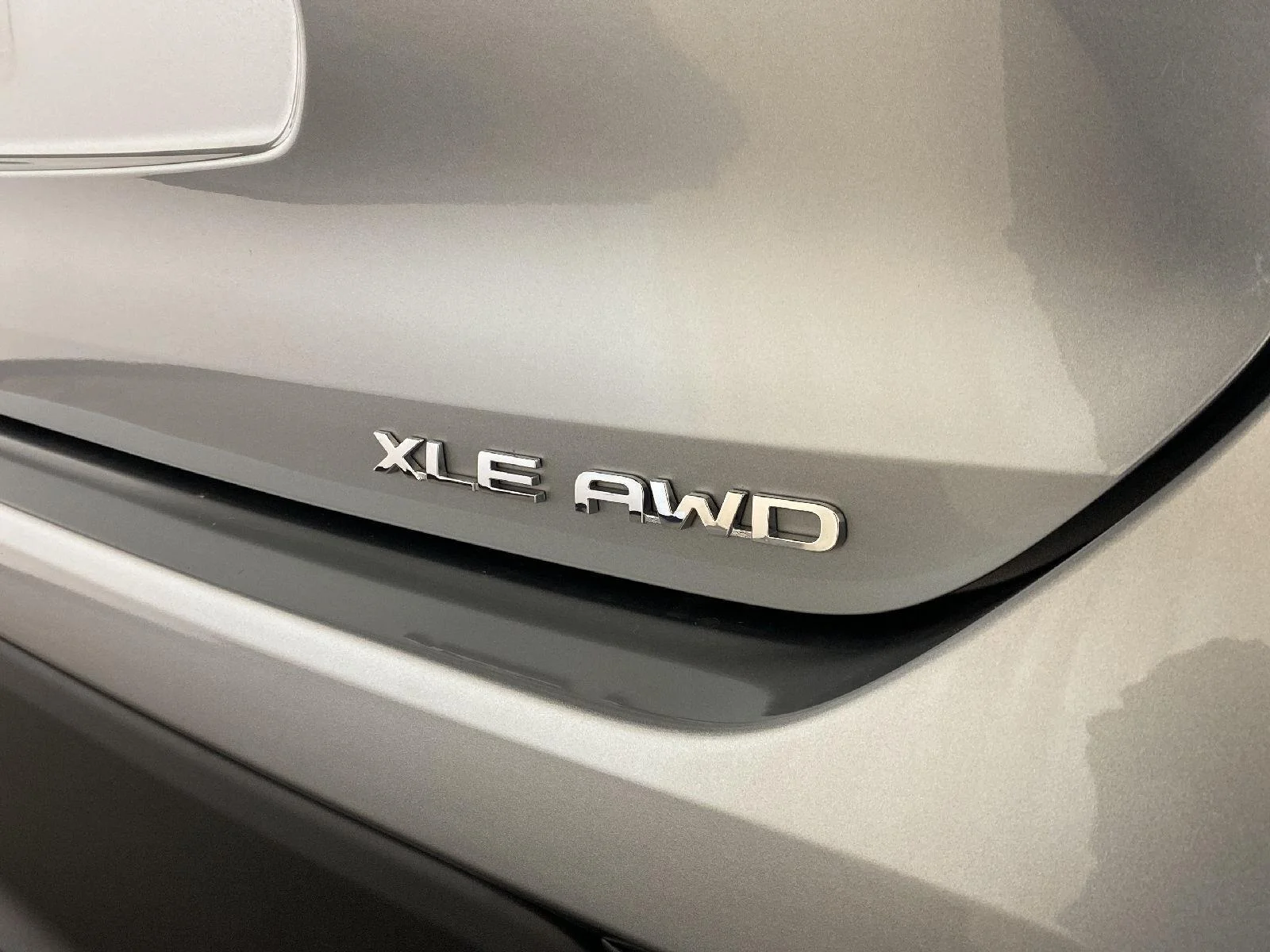Used 2022 Celestial Silver Metallic Toyota XLE image 16