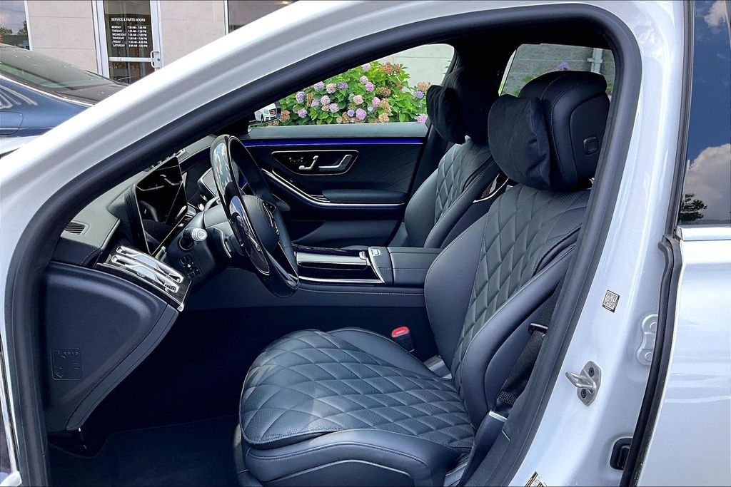 New 2026 MANUFAKTUR Moonlight White Metallic Mercedes-Benz S 580 image 9