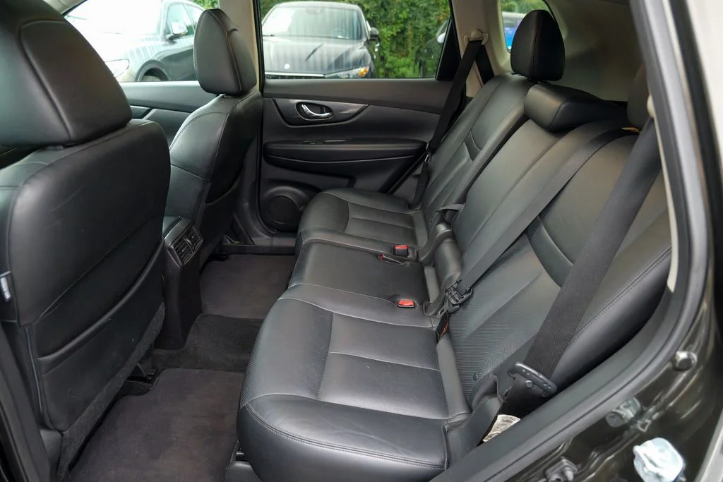 Used 2015 Midnight Jade Nissan SL image 26