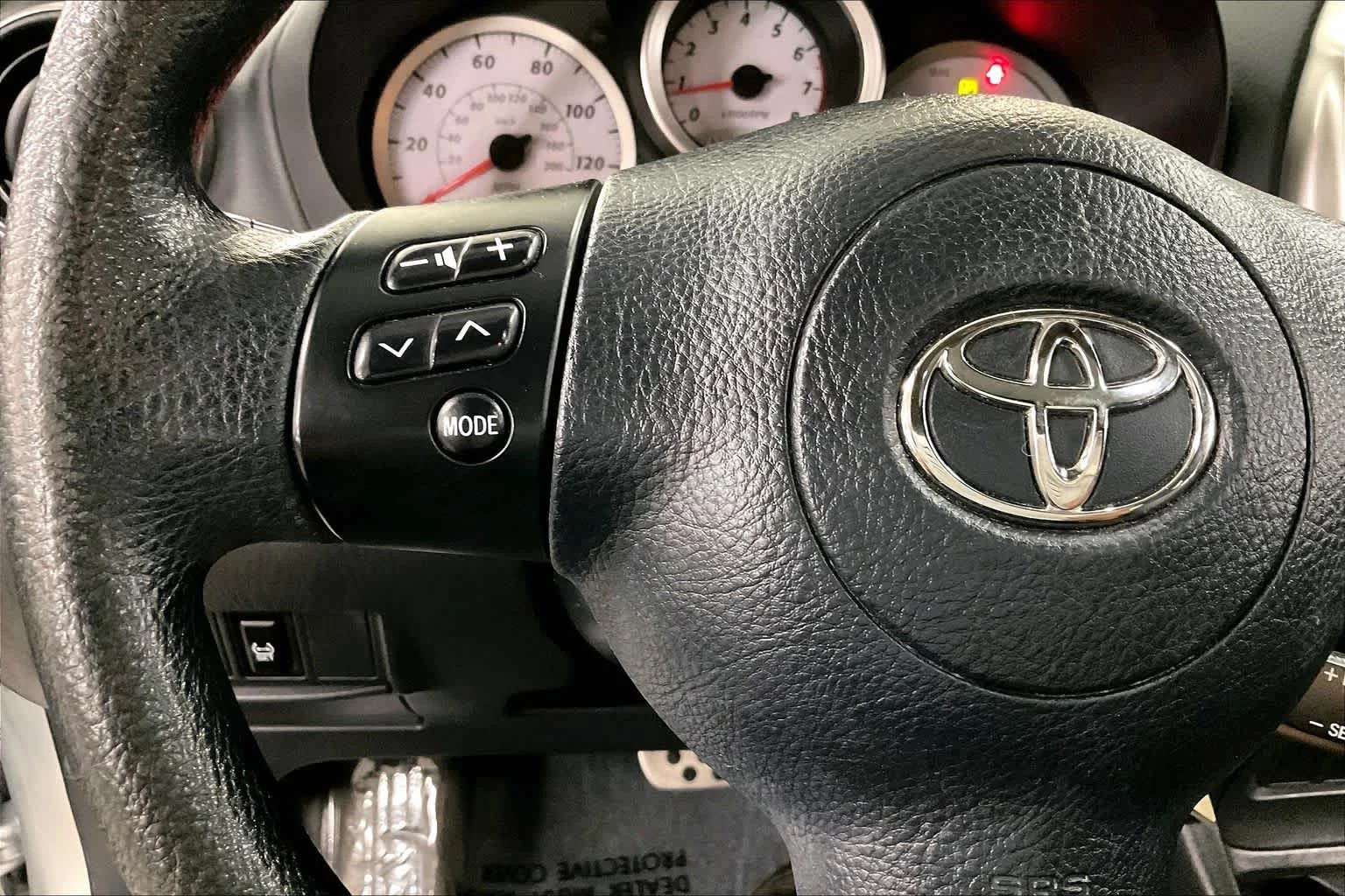 Used 2005 Titanium Metallic Toyota  image 23