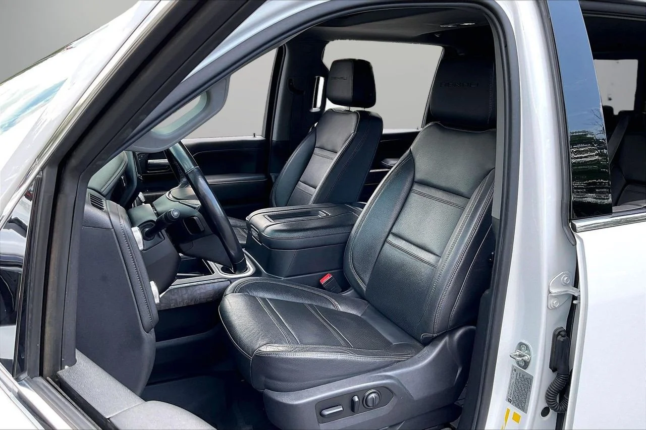 Used 2021 White GMC Denali image 22
