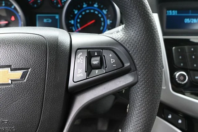 2013 Chevrolet Cruze LS - Photo 25