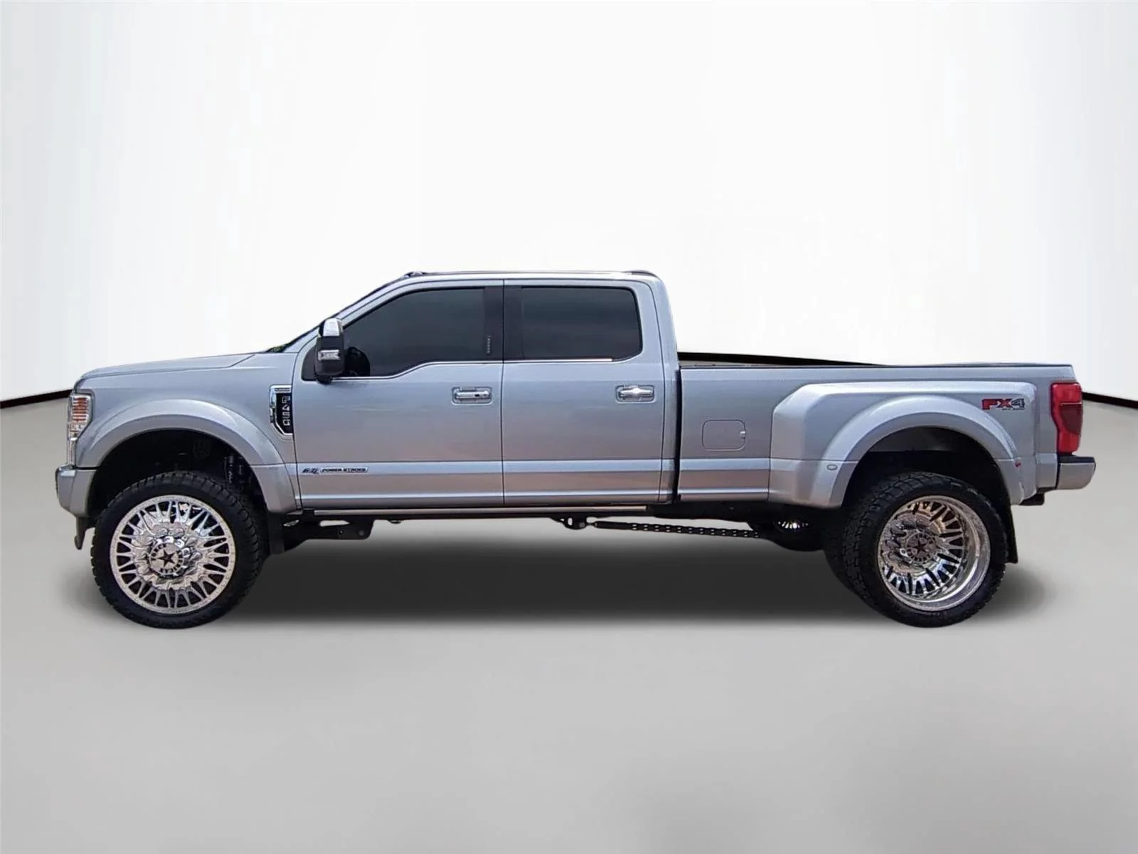 Used 2022 Agate Black Metallic Ford King Ranch image 2