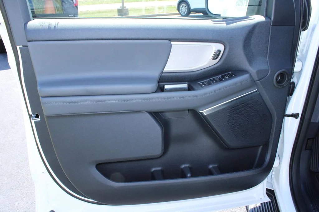 New 2027 Star White Metallic Tri-Coat Ford MAX Active image 40