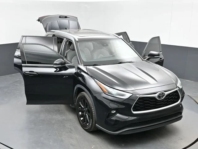 Used 2021 Black Toyota XLE image 41