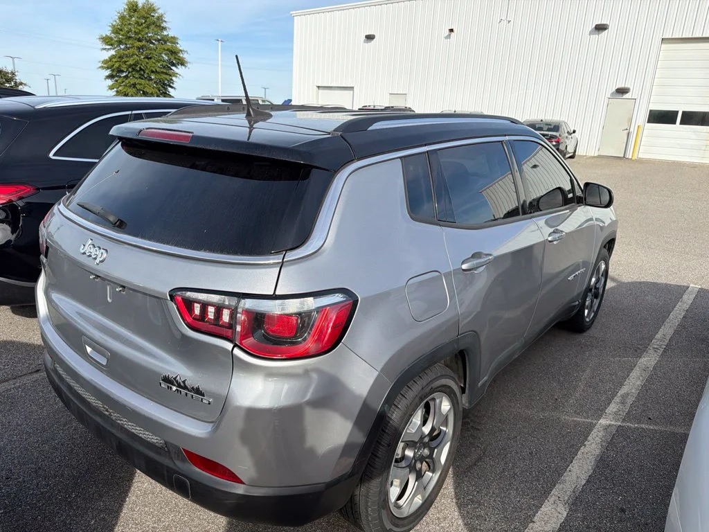 Used 2019 Silver Jeep Limited image 3