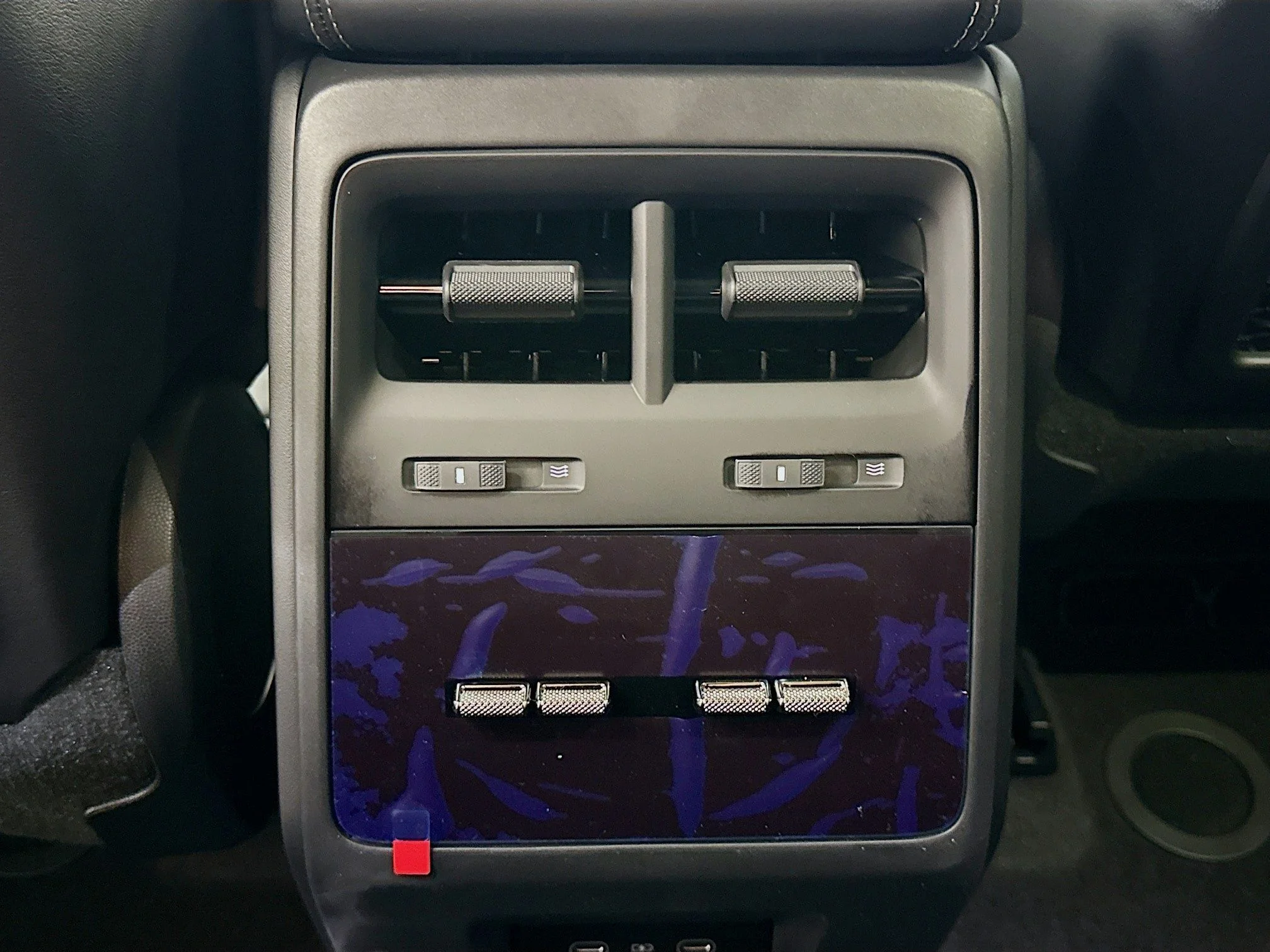 2025 Porsche Macan Turbo Electric - Photo 18