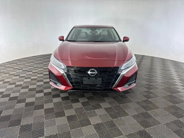 Used 2023 Red Nissan 2.5 SL image 2