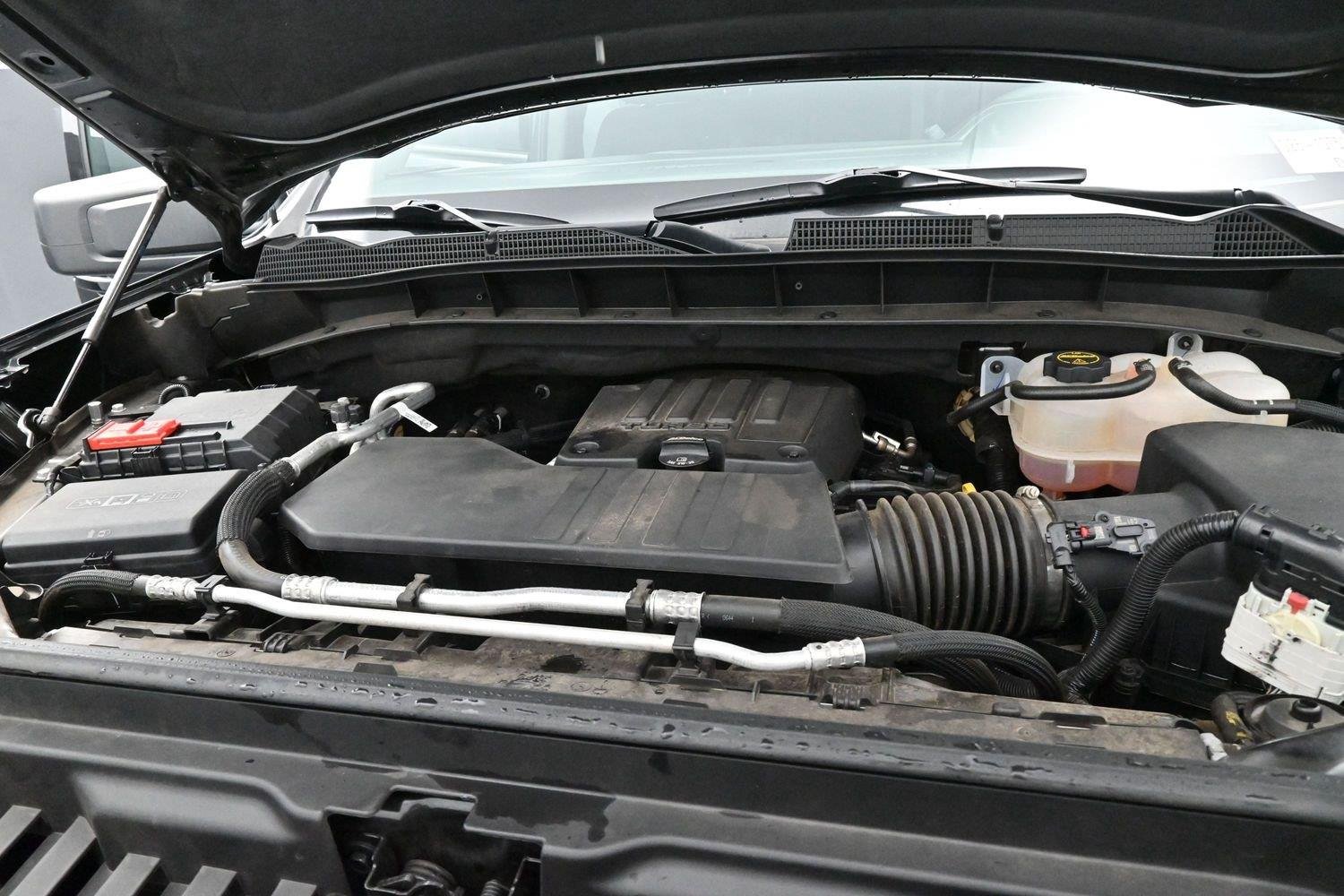Used 2024 Onyx Black GMC Elevation image 30