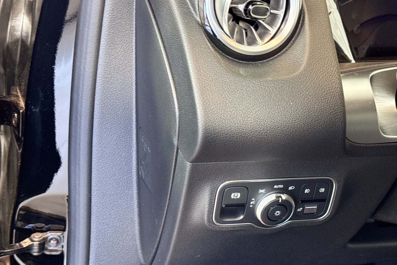 New 2026 Night Black Mercedes-Benz GLB 250 image 10