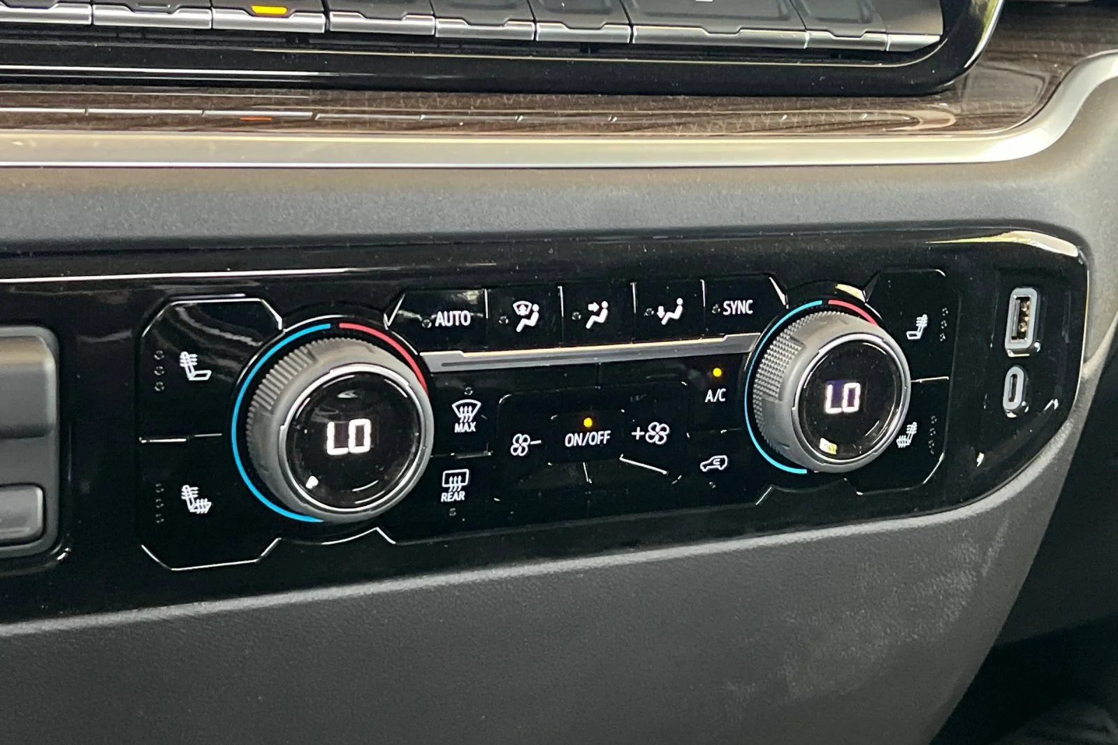New 2026 Summit White Chevrolet LT (2FL) image 20