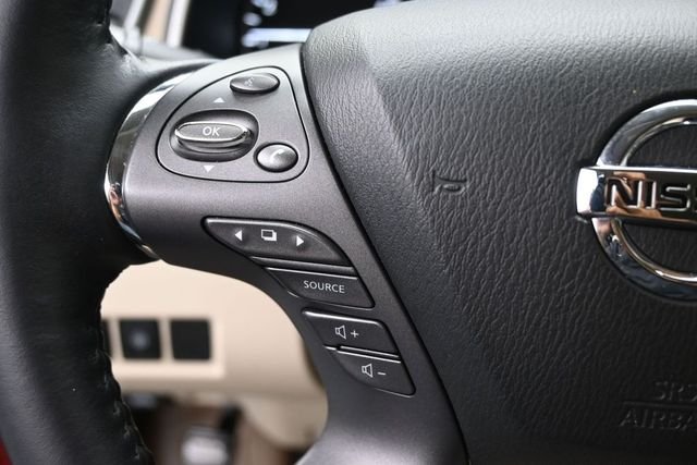 Used 2022 Red Nissan Platinum image 6