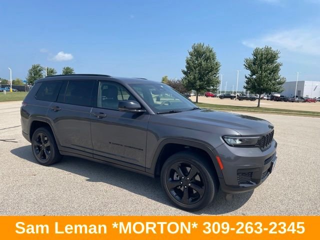 Used 2023 Gray Jeep Altitude image 1