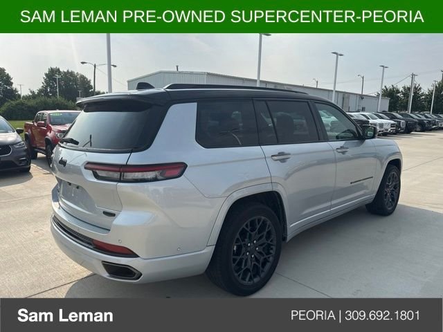 Used 2023 Silver Jeep Summit image 4