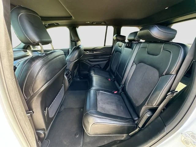 Used 2023 White/off-white Jeep Altitude X image 24