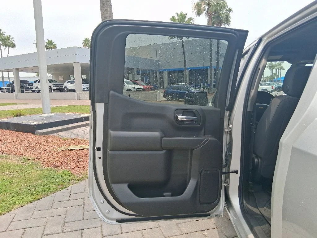 Used 2022 Silver Chevrolet Custom image 15